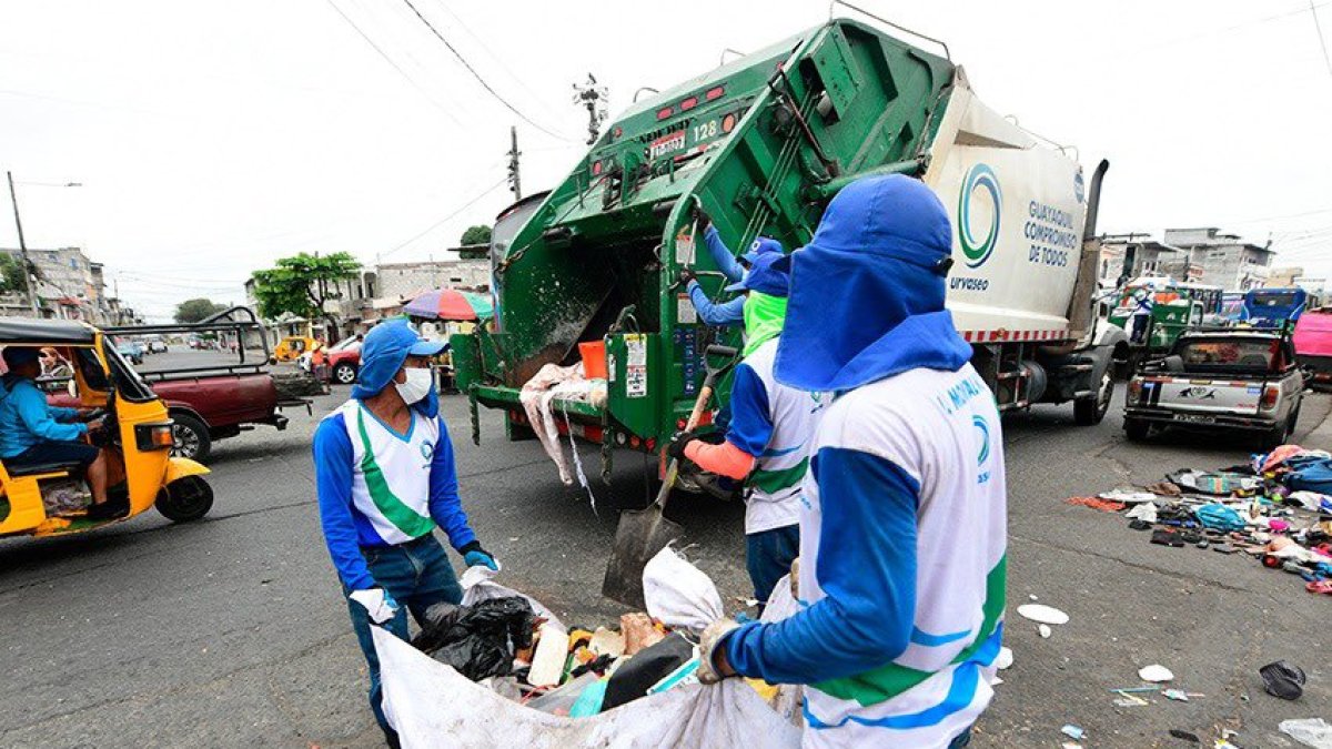 El alcalde se refirió en torno a los desechos de la zona conocida como 'Mall del Piso'.