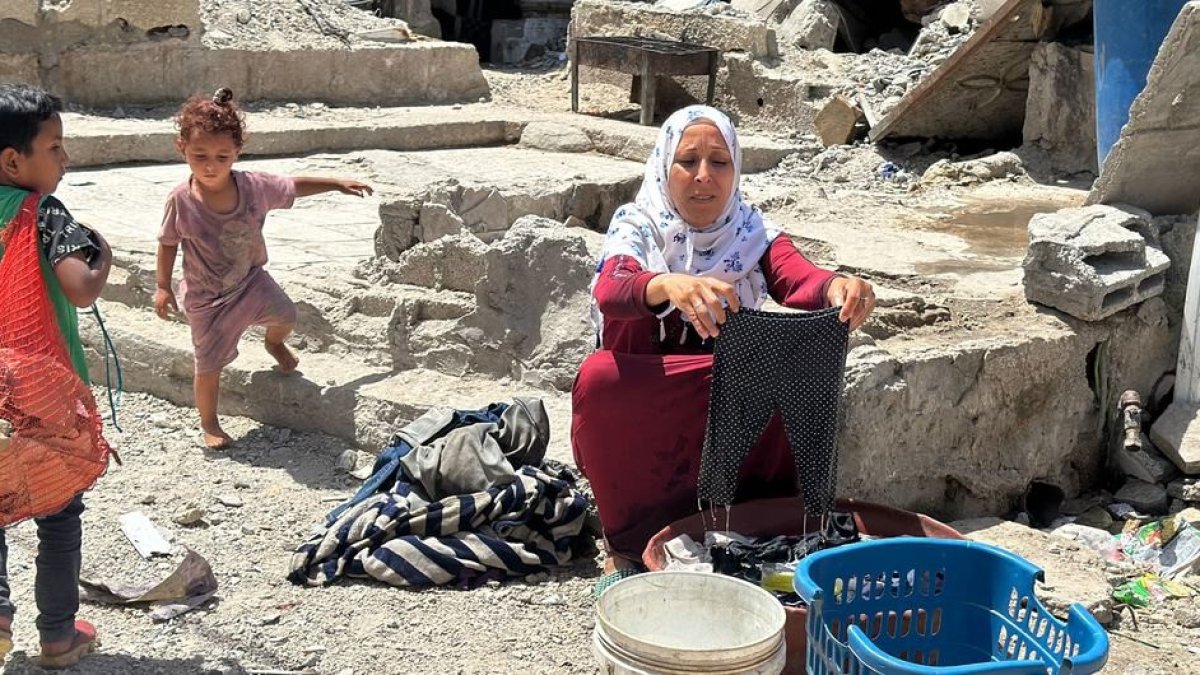 En la Franja de Gaza siguen escaseando el agua limpia y los alimentos nutritivos, lo que impulsa el aumento de las enfermedades.