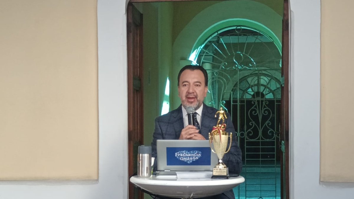 El alcalde Pabel Muñoz durante su programa semanal de Frecuencia Quiteña de este lunes 29 de julio