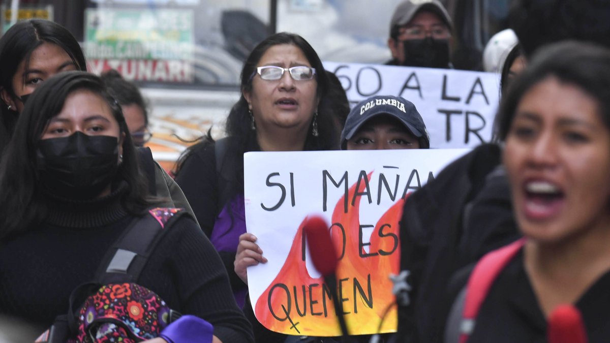 Mujeres que participan en una marcha con motivo del Día Internacional de la Mujer