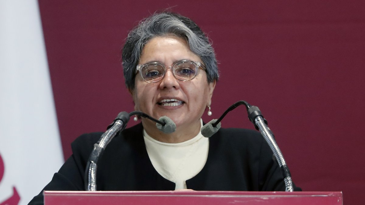 La secretaria de Economía, Raquel Buenrostro, participa este lunes durante una conferencia de prensa en la Ciudad de México (México).