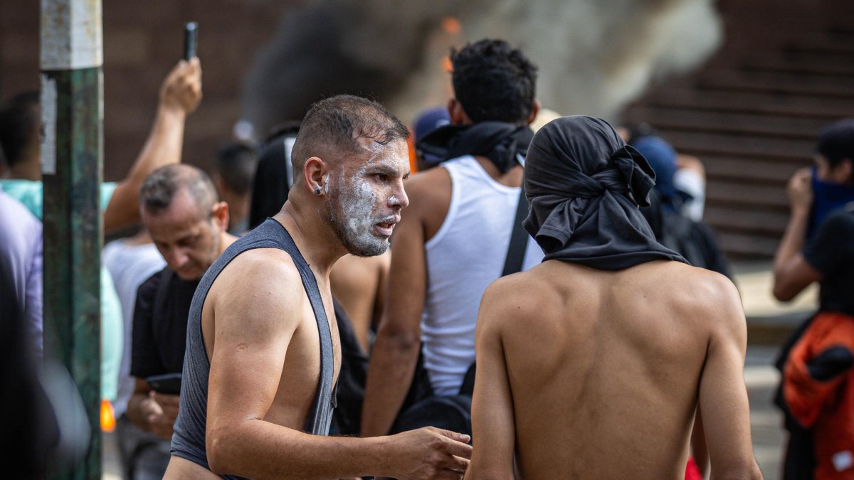 Archivo. Manifestantes se enfrentaron a la Guardia Nacional Bolivariana (GNB), por los resultados de las elecciones presidenciales.