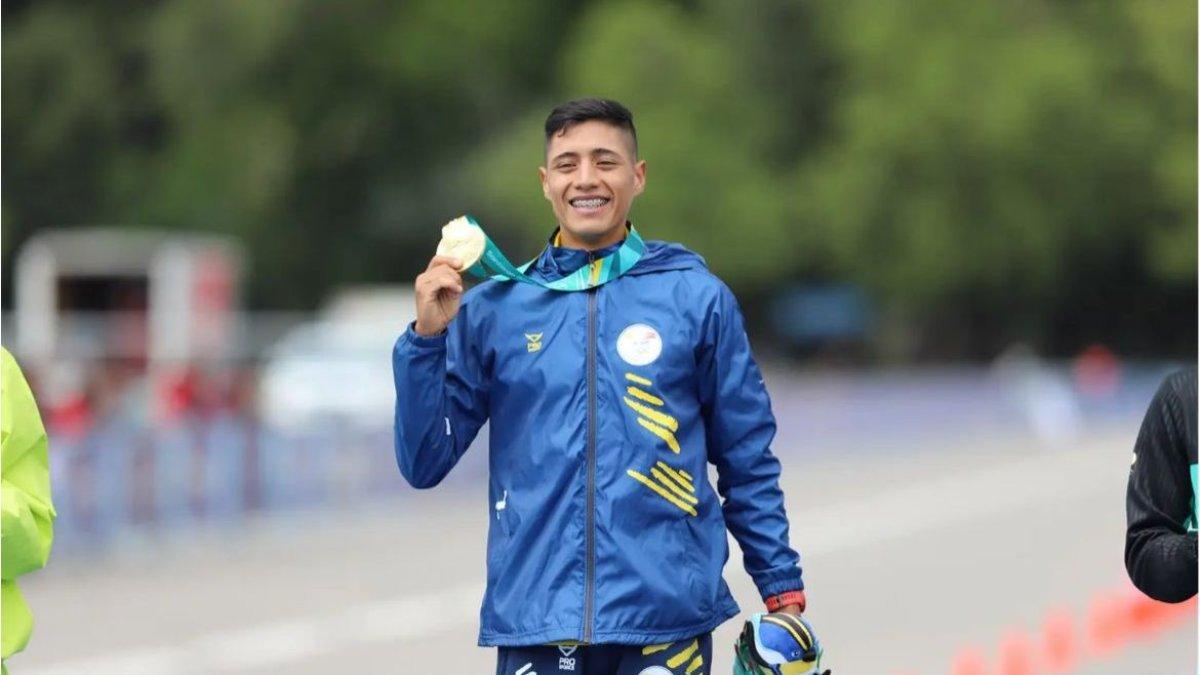 David Hurtado con su medalla de oro obtenida en los Juegos Panamericanos 2023.