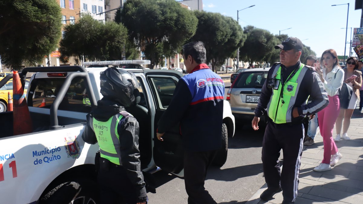 Una persona fue detenida tras el inicio de operativos en Quito.