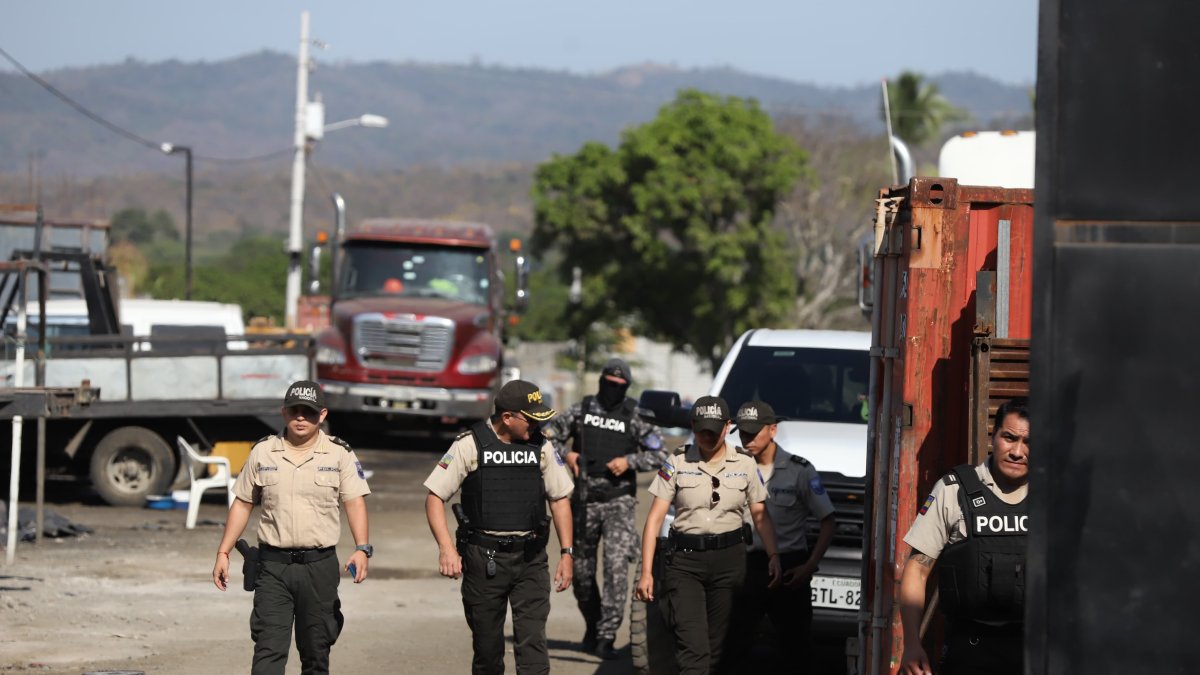 Agentes policiales fueron al sitio al conocer lo sucedido.