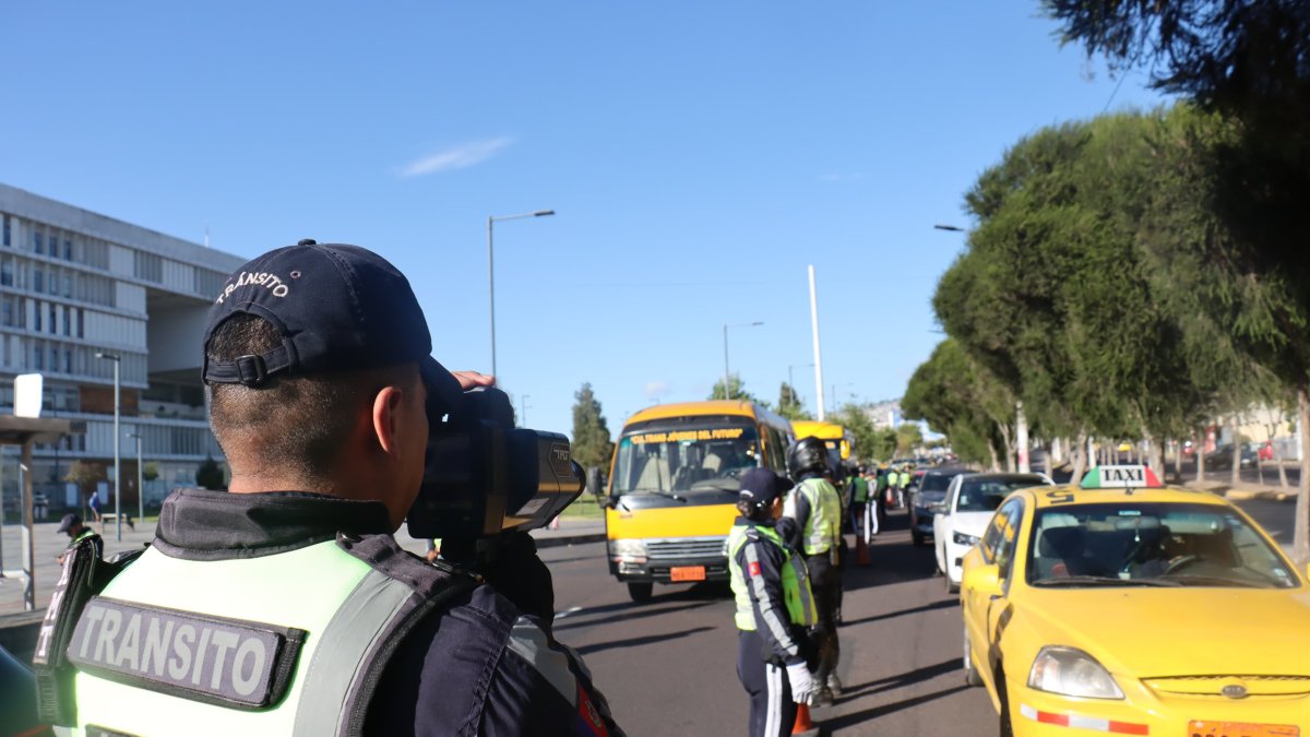 En la zona urbana, el límite de velocidad para vehículos livianos es de 50 km.