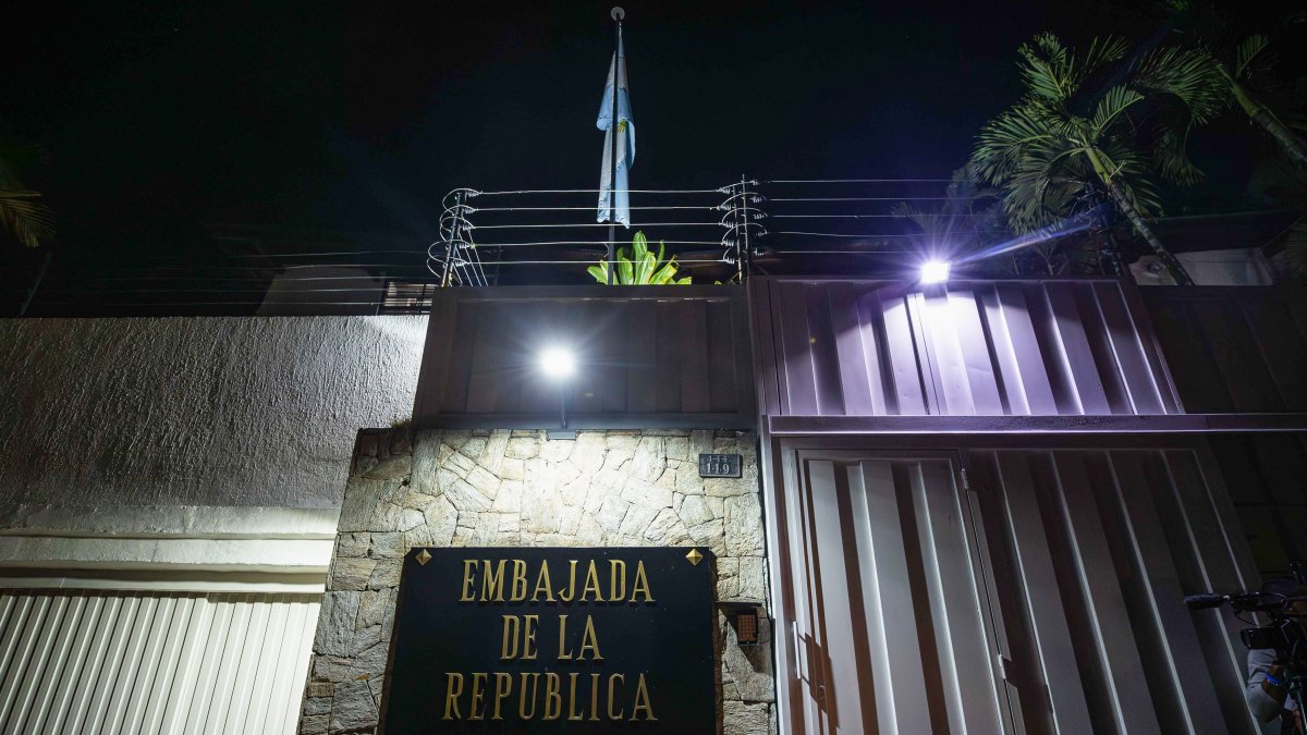 Uno de los seis opositores que se encuentran refugiados en la residencia oficial de la Embajada de Argentina en Caracas.