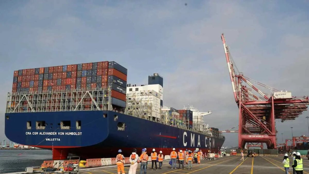Buque CMA Alexander Von Humboldt, uno de las más grandes embarcaciones que ha atracado en el puerto de Callao.
