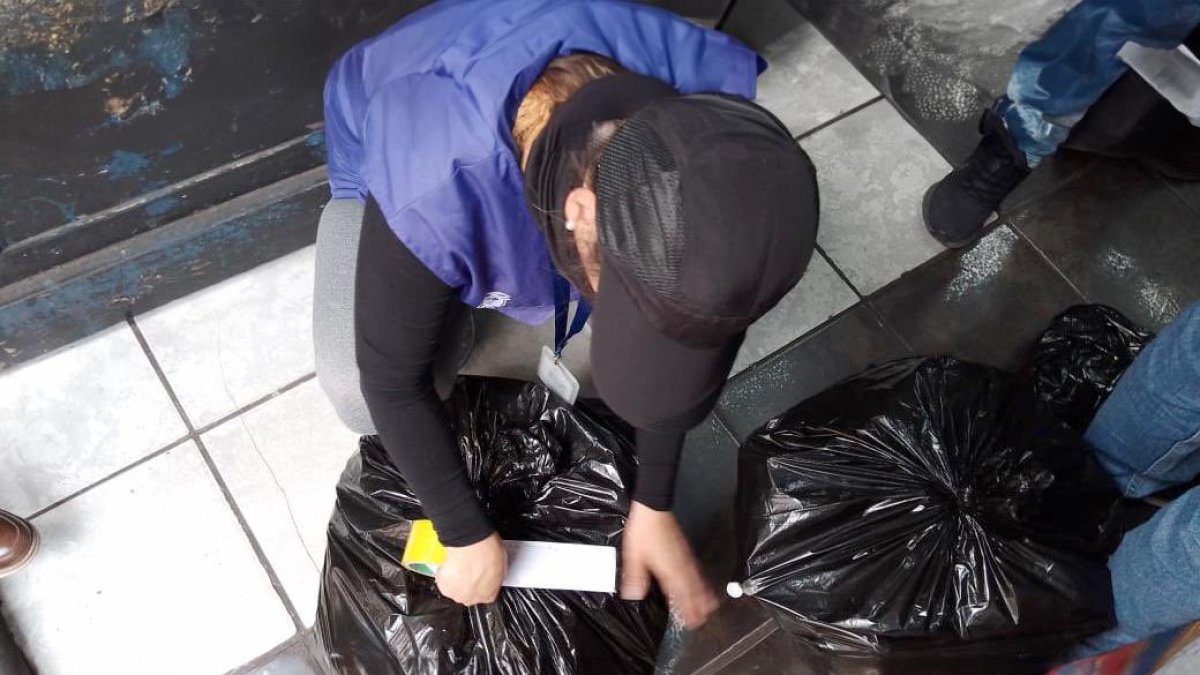 Un control en locales del sector El Tejar de #Quito permitió evidenciar la venta de productos sin registro