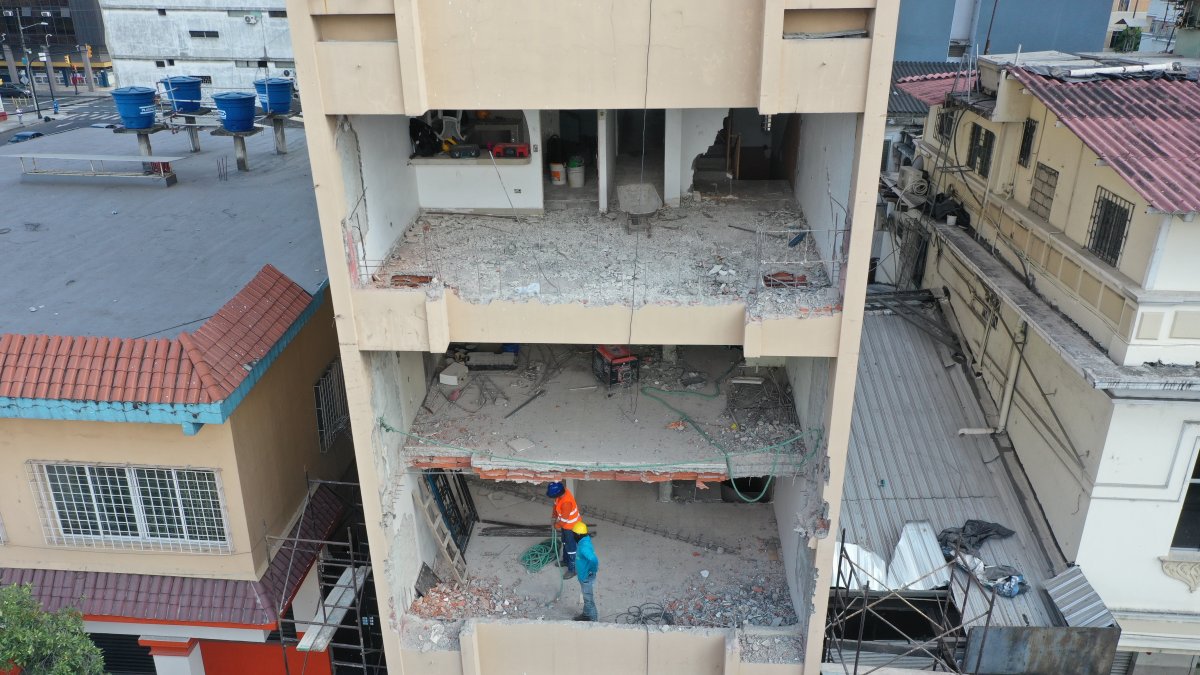 Vista desde un drone del edificio Fantasía, ubicado en la avenida 9 de Octubre.