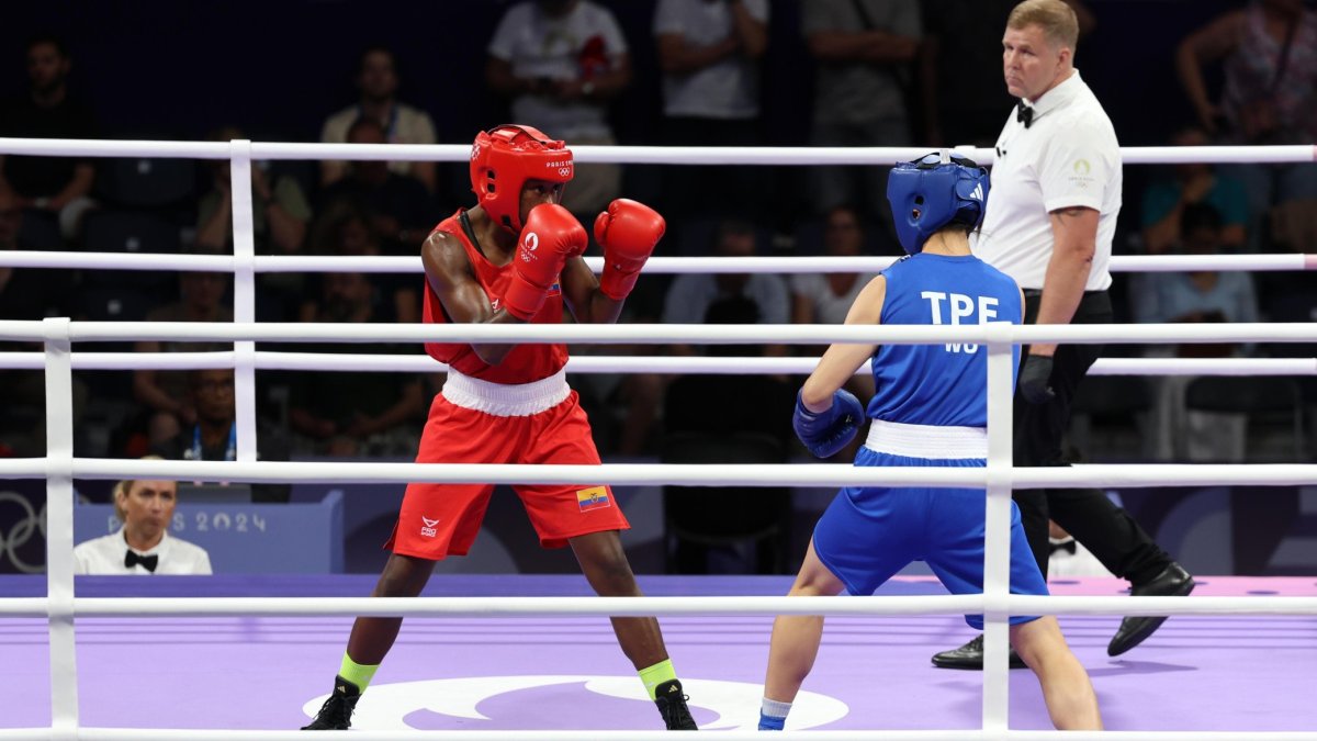 Los jueces vieron la victoria de la asiática sobre la ecuatoriana (i) por 4-1.