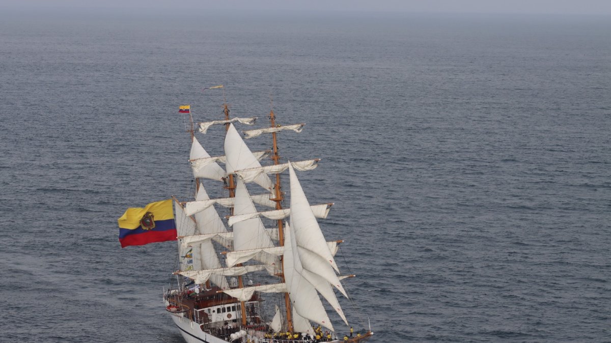 La tripulación del BESGUA está conformada por 154 miembros de la Armada del Ecuador.