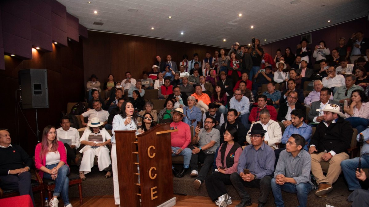 Luisa González, intervino en la convención a la que asistieron Andrés Arauz, Natasha Rojas, Leonidas Iza, tras el llamado de organizaciones sociales para unir a partidos y movimientos de izquierda.