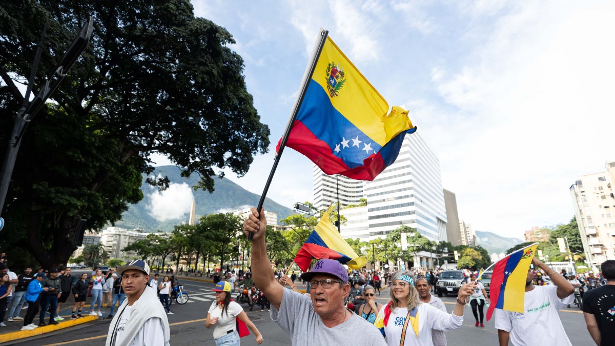 Caracas. Venezolanos en las calles este lunes protestan por resultados.