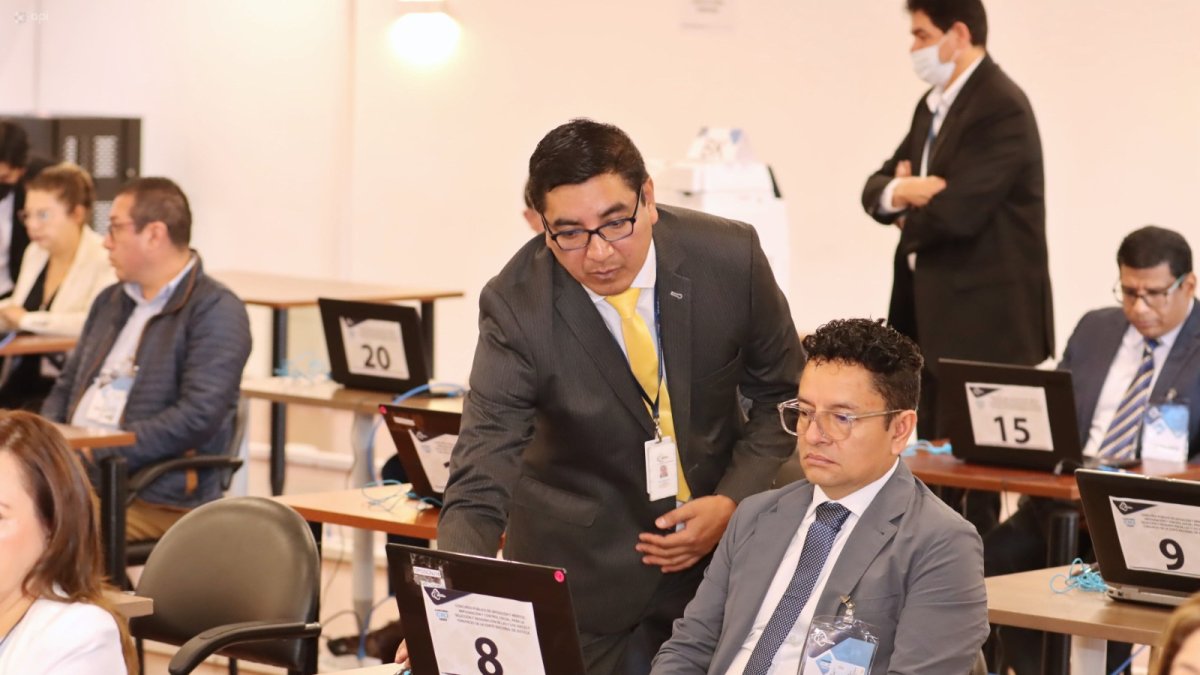 Aspirante en el concurso para la Corte Nacional de Justicia rinde la prueba de teórica