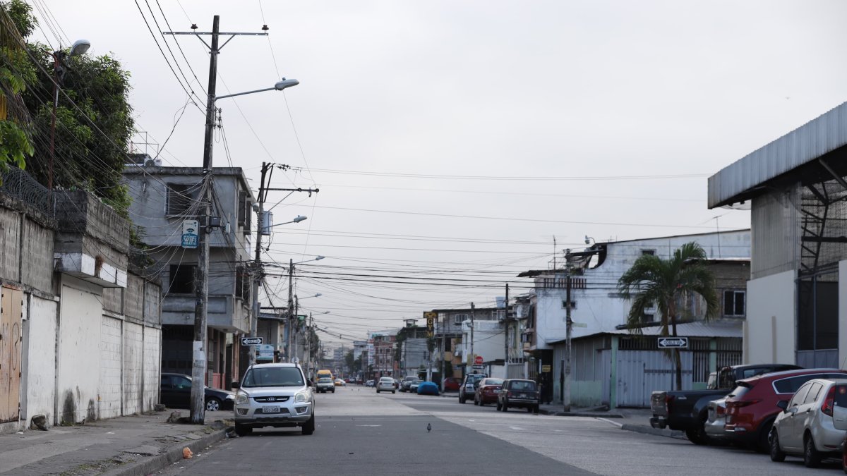 El hecho se produjo fuera del colegio Camilo Destruge, en el momento de salida de los alumnos.