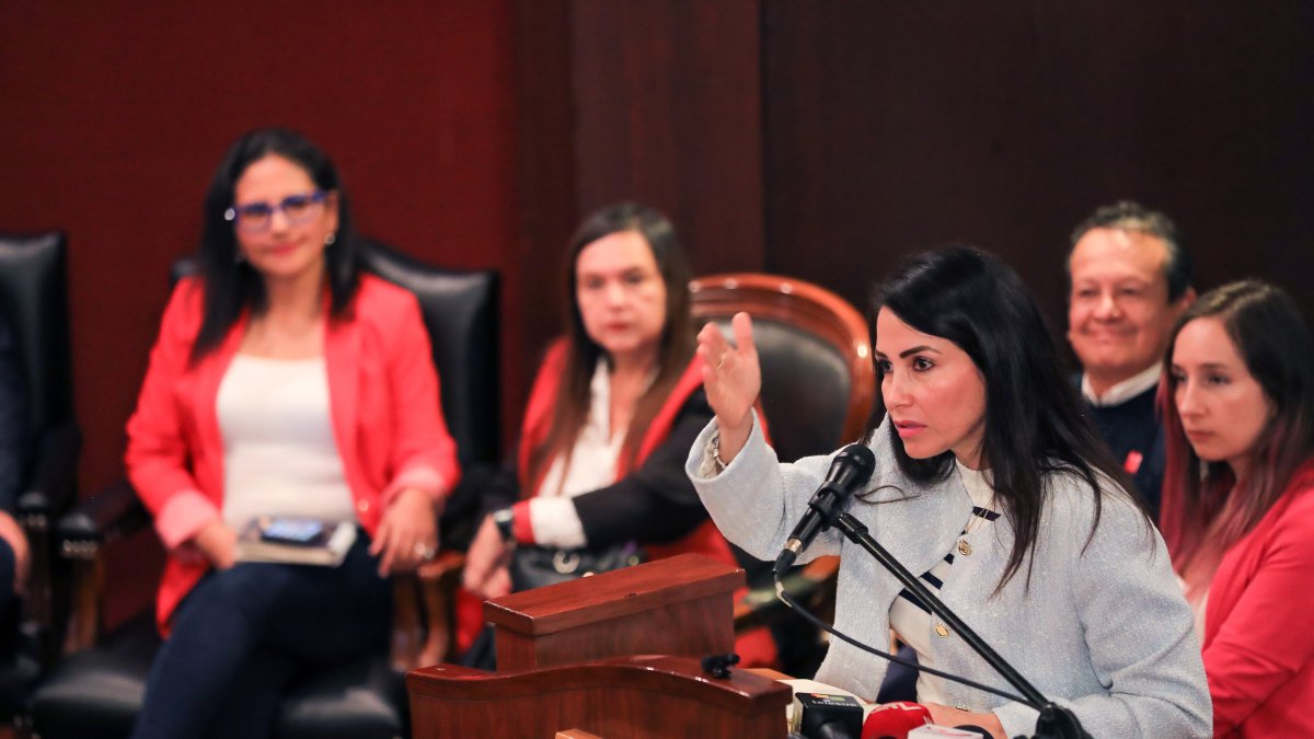 La presidenta de la Revolución Ciudadana, Luisa González, en la reunión de las izquierdas.