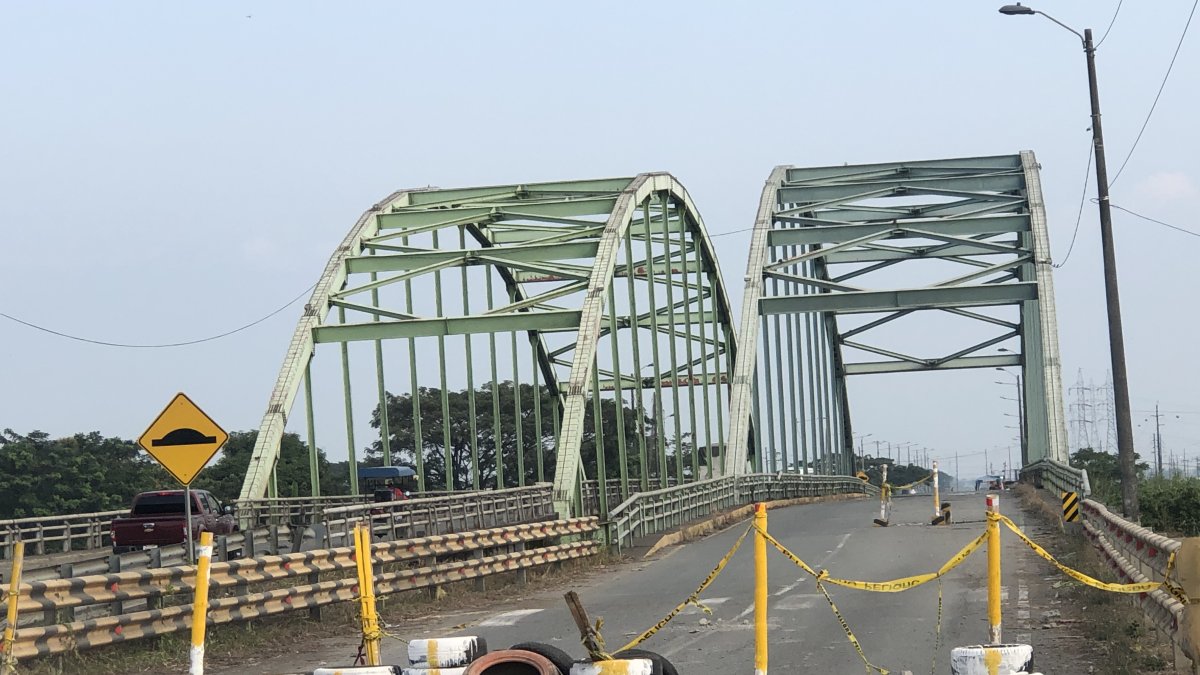 Paso. Los conductores solo utilizan el viaducto contiguo, en Babahoyo.