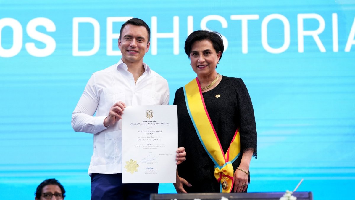 Urresta acusa a la canciller de transferir acciones de una empresa en Panamá a su hijo en octubre de 2023.