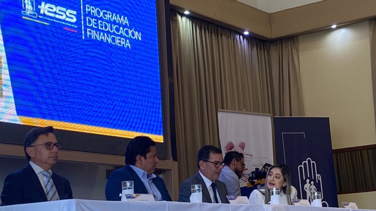El IESS lanzó el programa de educación financiera, tras una disposición de la Superintendencia de Bancos.