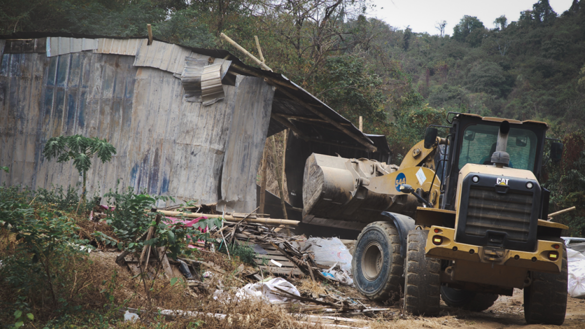 Con maquinaria pesada se realizó el desalojo de la recicladora