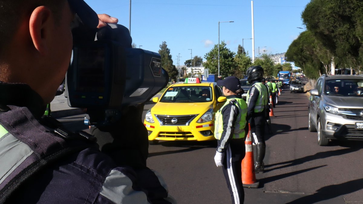 Los operativos de control de velocidad desarrollados en Quito han generado preocupación por la sanción con prisión.