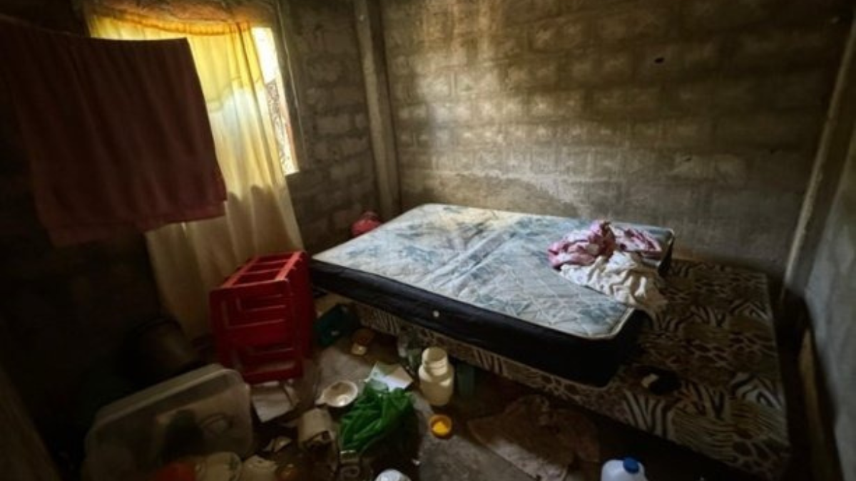 Interior de la vivienda donde estuvo secuestrado el empresario.