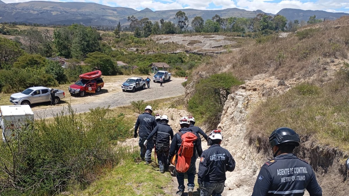 Los uniformados recorrieron una zona de El Tingo para buscar al hombre desaparecido.
