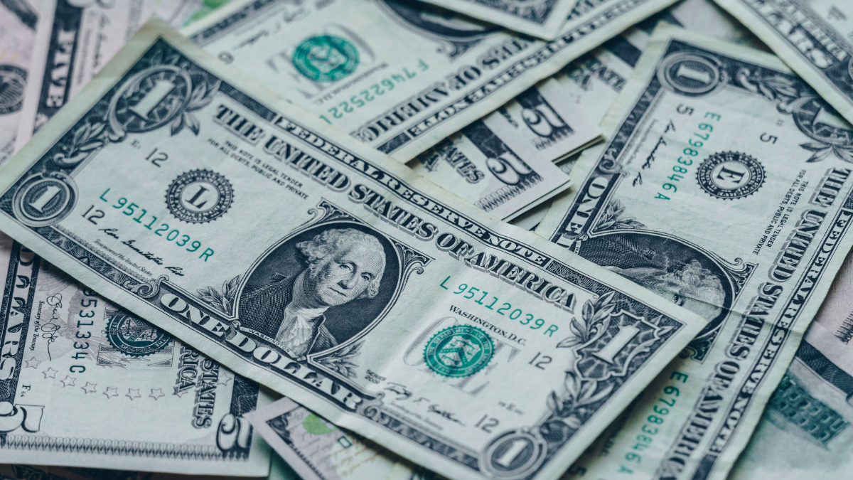 Algunos billetes en circulación tienen números de serie repetidos, lo que los convierte en falsos en términos de identificación única.