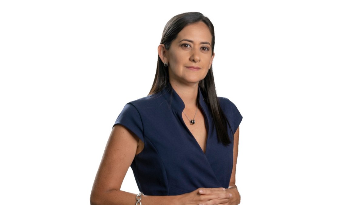 Uquillases es abogada ecuatoriana, con especialización en derecho público.