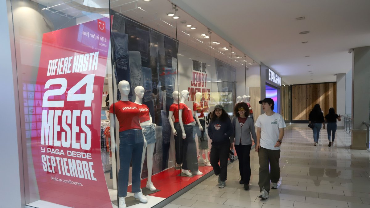 Pagos. Una de las propuestas para atraer a los clientes son los meses de gracia a la hora de pagar con tarjeta de crédito.