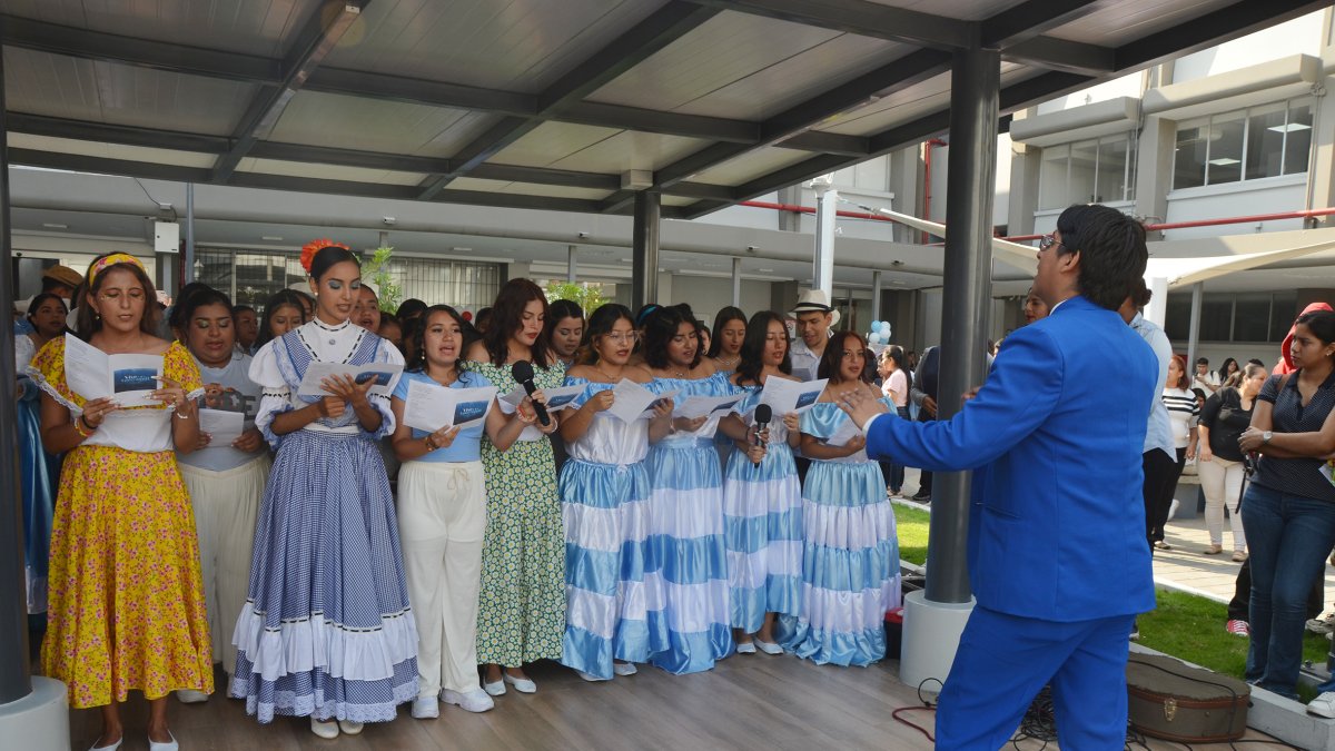 La Universidad Laica Vicente Rocafuerte de Guayaquil (ULVR) celebró las fiestas de Guayaquil en el Paseo del Fundador
