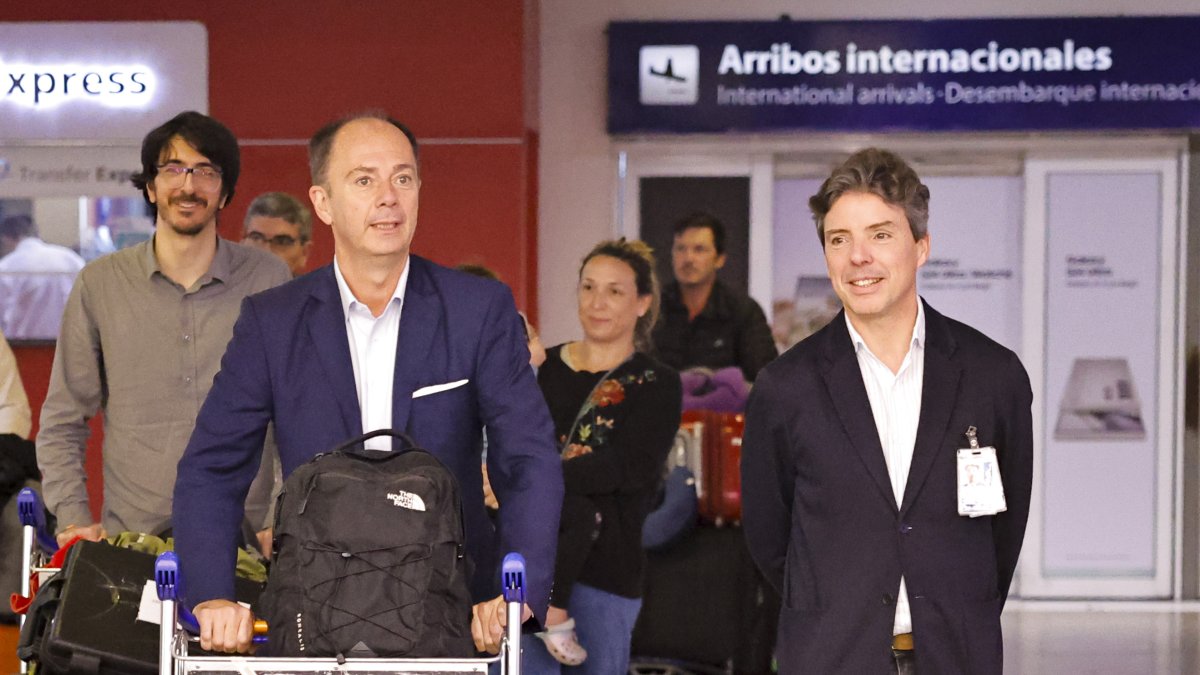 Diplomático argentino Mangiarotti, expulsado de Venezuela, regresa a su país.