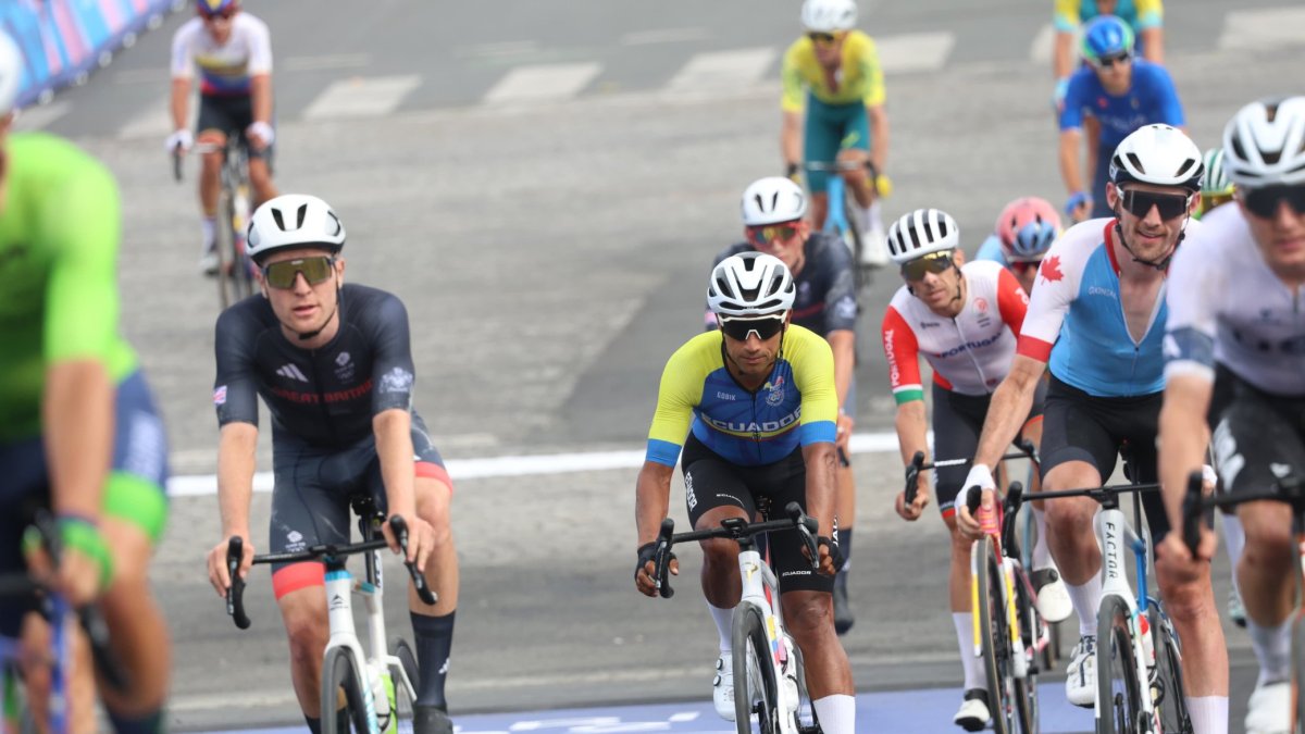 Narváez avanzaba bien en la prueba hasta pasado los primeros 100 kilómetros, llegó a ser cuarto.