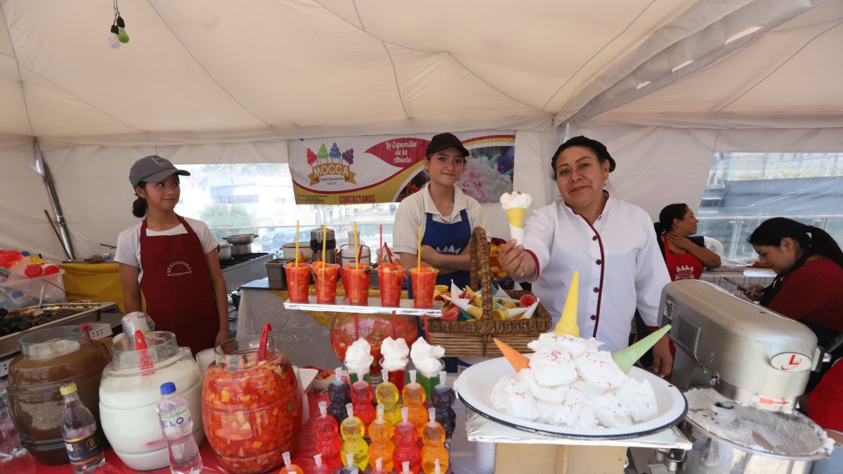 Mónica Bautista desde pequeña aprendió a preparar la tradicional espumilla, ahora es parte de la Feria que se desarrolla en el Museo de la Ciudad