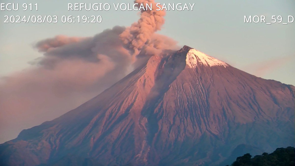 El equipo que realiza el monitoreo del volcán alertó de sus comportamientos.