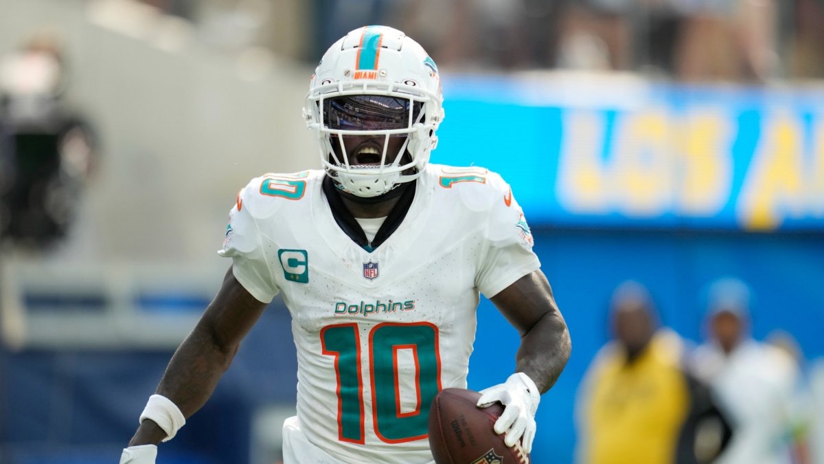 Tyreek Hill llegó a los Miami Dolphins en 2022. Seguirá tres años más.