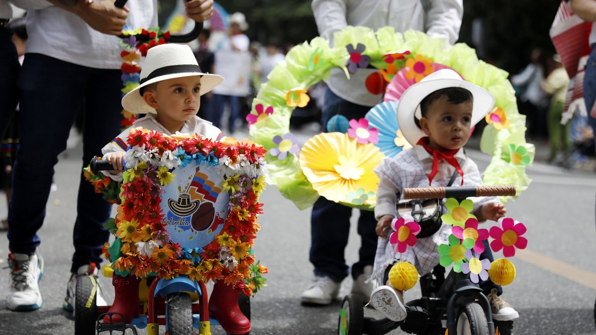 Evento.- En Medellín, Colombia, el desfile de las flores.