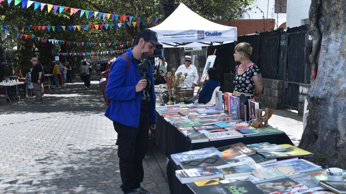 Feria. Ropa, artesanías, adornos se mostraron en la feria de La Mariscal.