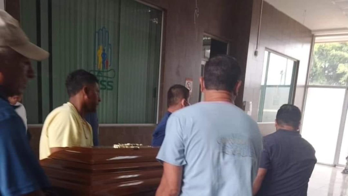 Guayaquil. El médico asesinado fue velado en el Puerto Principal.