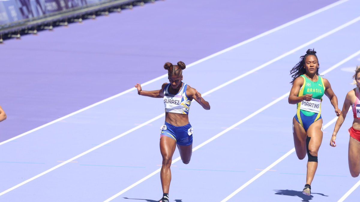 Anahí Suárez compitió en el heat 2 del repechaje, carril 7, donde fue quinta con 23.54 segundos.