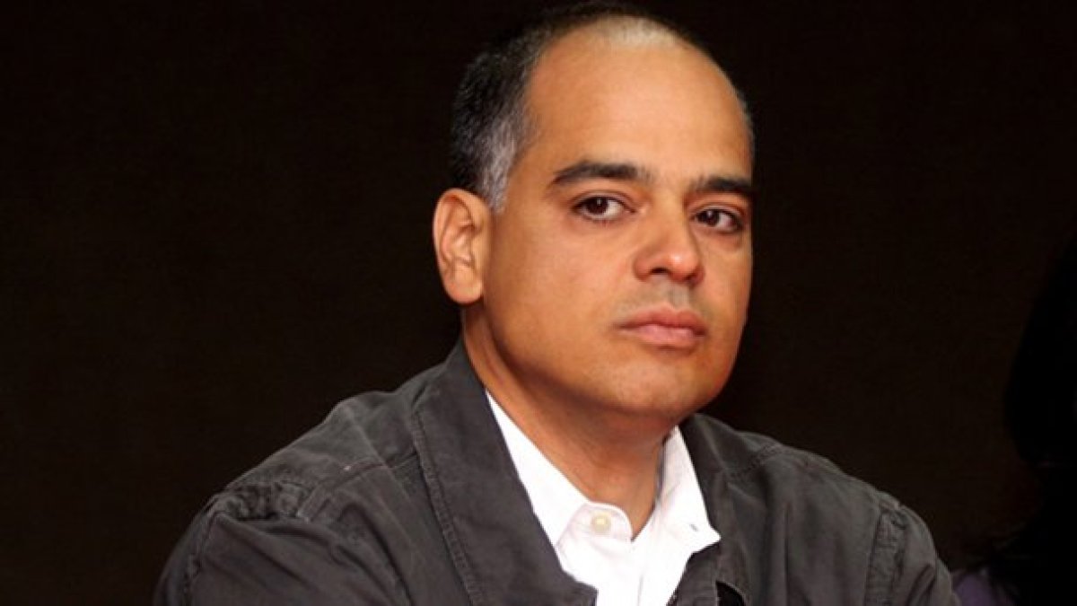 El exministro de Comunicación e Información de Venezuela, Andrés Izarra señala que el Gobierno de Nicolás Maduro busca arremeter contra la clase popular como medida de presión.