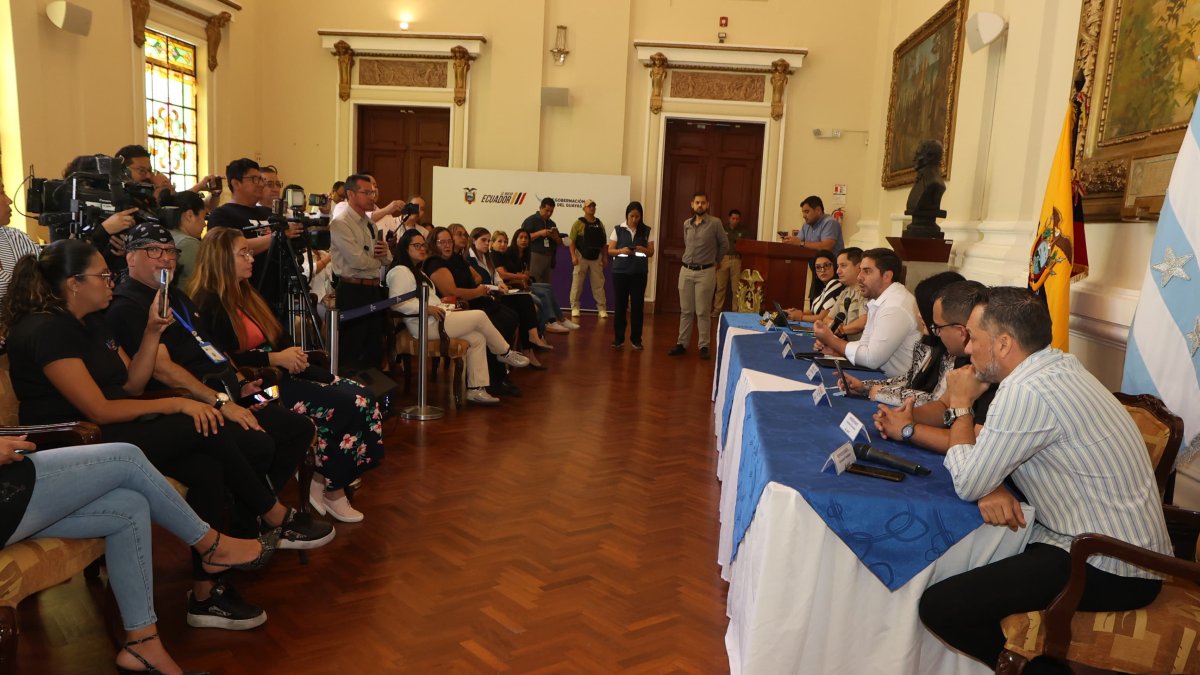 Representantes de distintas agrupaciones venezolanas se acercaron ese lunes para a agradecer el respaldo de Ecuador a Edmundo González, candidato presidencial de la oposición en ese país.