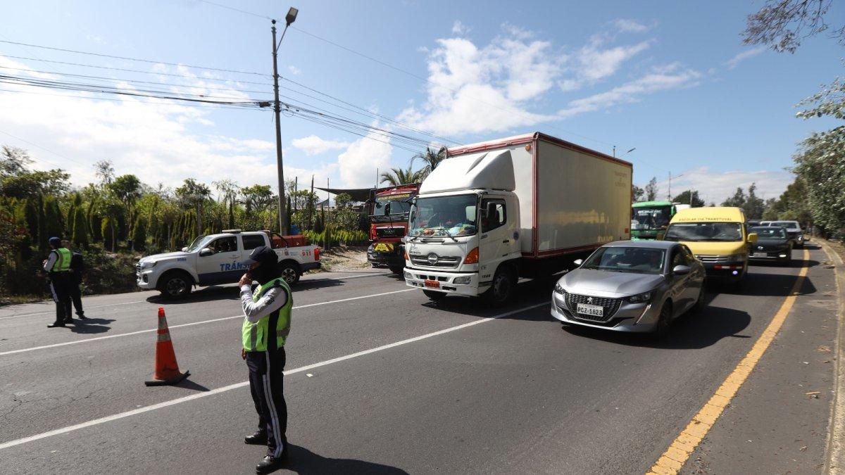 Los agentes de tránsito hacen controles de velocidad programados los martes, jueves y sábados en distintos puntos de la ciudad.