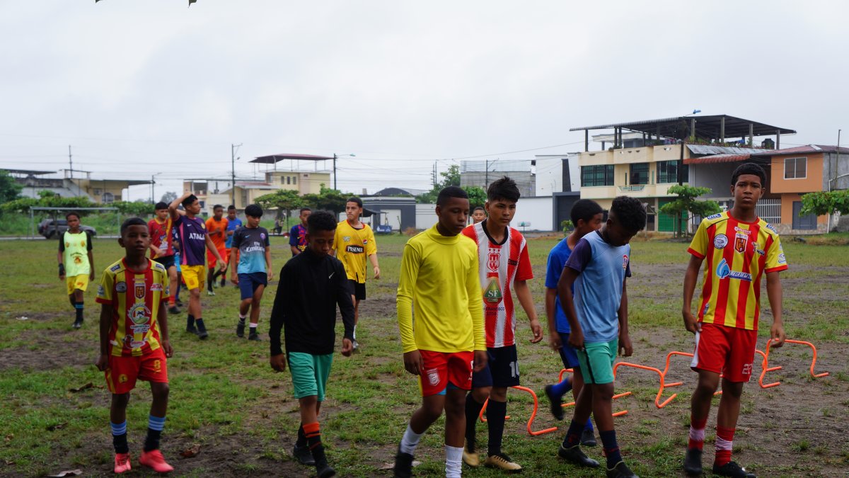 Tras la vinculación de Pacho a PSG, los pelados entrenaron con más motivación.