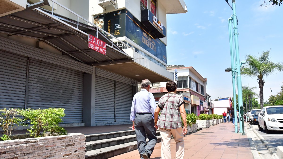 Realidades. A lo largo de la Víctor Emilio Estrada, principal arteria de la ciudad, hay inmuebles con carteles de “Se alquila” o “Se vende”, mostrando un panorama desfavorable para el comercio.