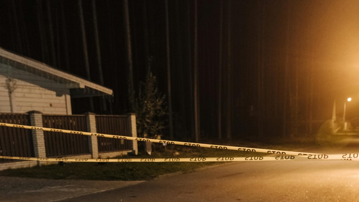 Referencial. El cadáver de Geovanny Bustamante quedó sobre la vereda.