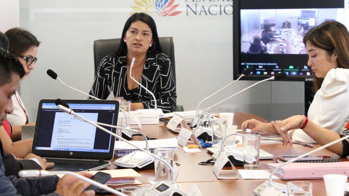 La Comisión de Gobiernos Autónomos recomendó llevar a juicio político a cuatro ministros por el caso Olón.