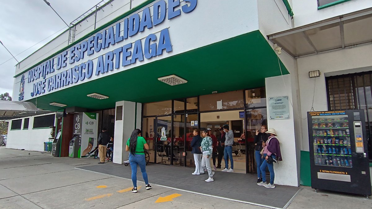 Edificio. En el hospital José Carrasco Arteaga laboraban varios parientes de Argudo. Varios ocupaban cargos donde no tenían títulos que avalen ese puesto.