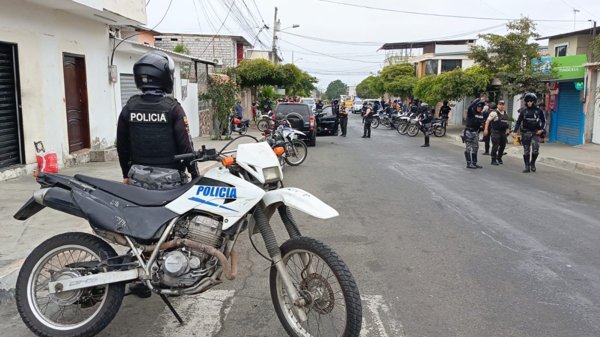 Miembros de la Policía llegaron al barrio donde se desarrolló el hecho.